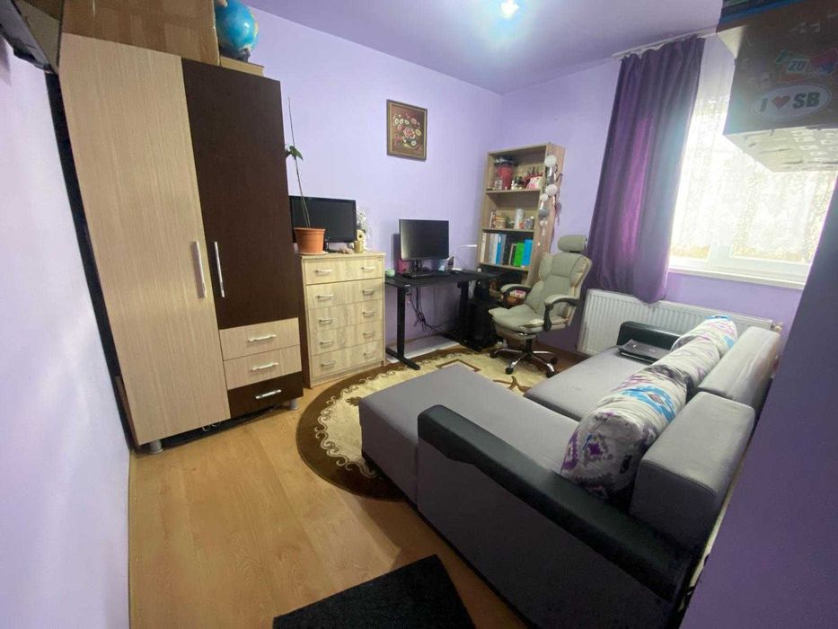 Vând apartament cu 3 camere în zona Gușterița