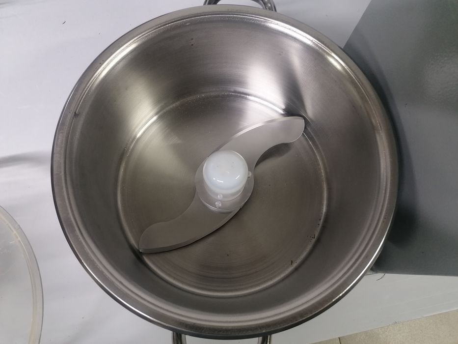 Кутер измельчитель мясо