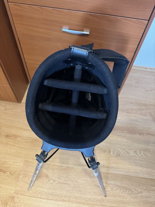 Geantă golf cu suport (stand) – ușoară, practică, stare bună