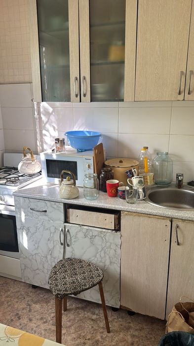 Отдам даром двери, шкаф, плинтус