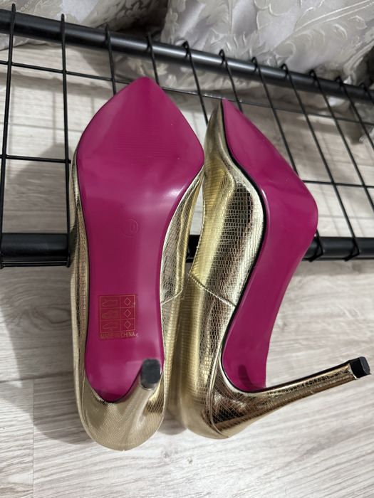 Pantofi stiletto noi