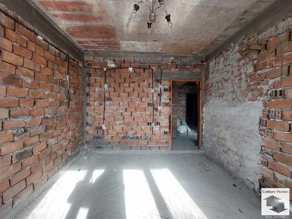 105597 Първи етаж от двуфамилна къща  в кв. Акация, гр. В. Търново