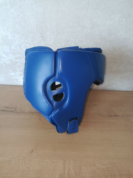 Шлем для бокса в хорошем состоянии