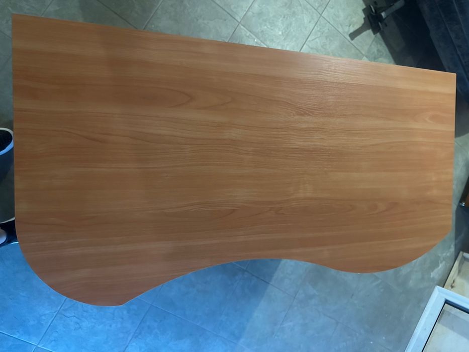 Бюро с бели вратички