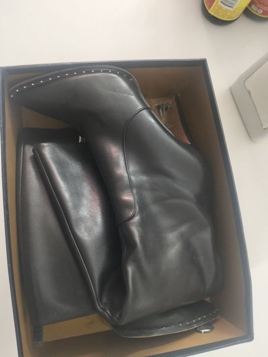 Сапоги хорошего качества.