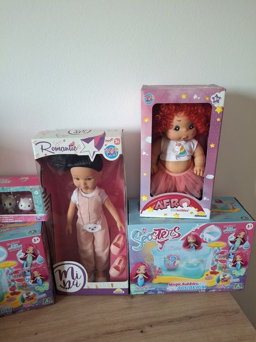 Vand lot jucarii cu 4 figurine Gabby' s Dollhouse, papusica Nella printesa cavaler, figurina  Zoobles ,2 sirene cu acvariu, papusa Mina si  Afro Doll