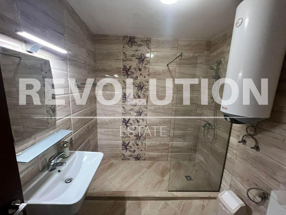 Тристаен апартамент в района на к.к Златни Пясъци!