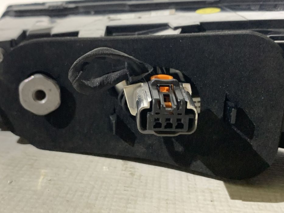 Stop stanga spate pe hayon, Peugeot 308 GT, 2021, 2022, 2023, 2024, cod origine OE 9835300480.