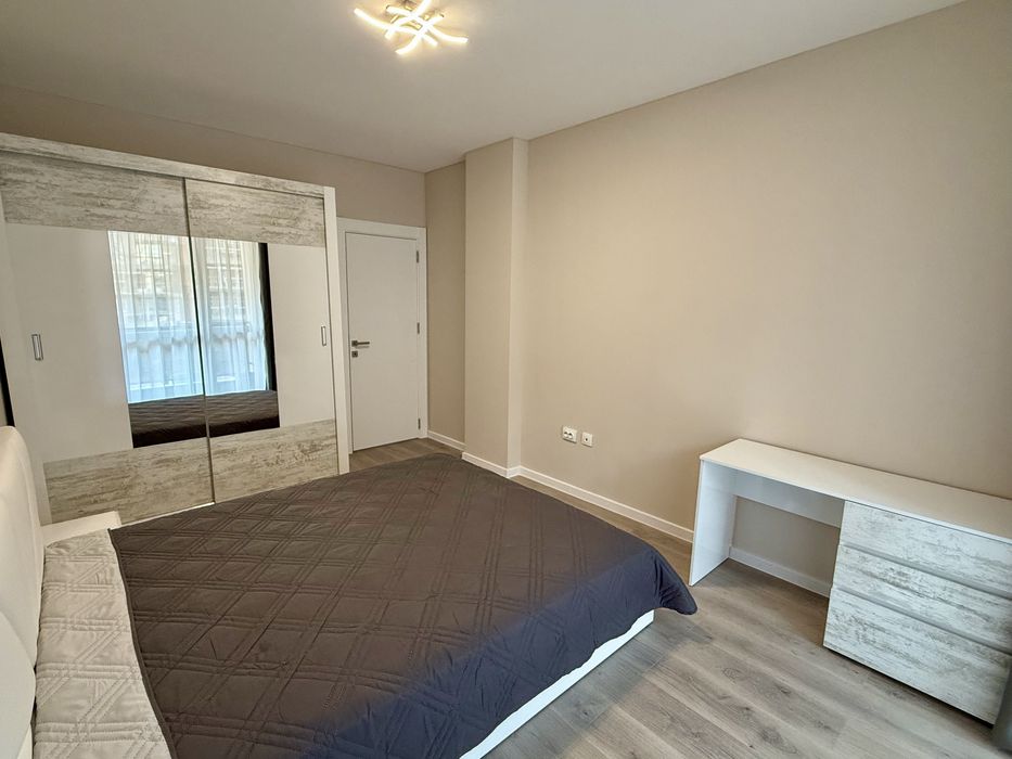 Двустаен апартамент с подземно паркомясто под наем в к-с “Южен 2”