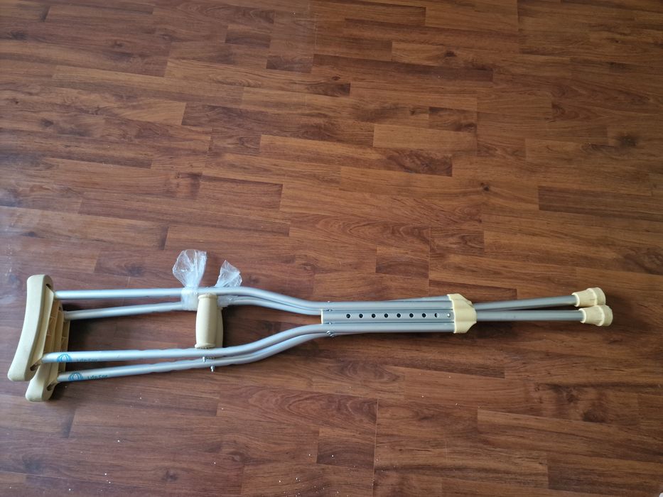 Продам костыли размера S
