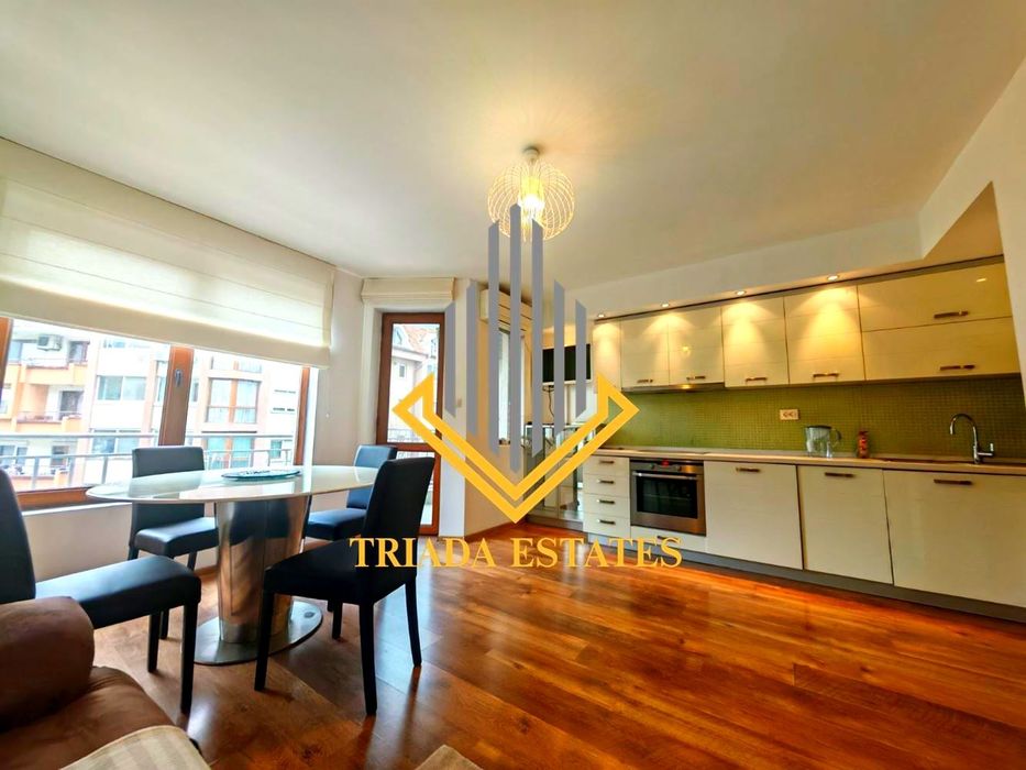 Обзаведен тристаен апартамент в центъра на Бургас