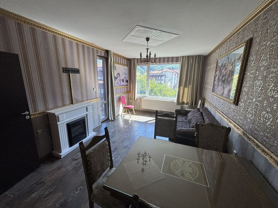 Тристаен южен до лифта