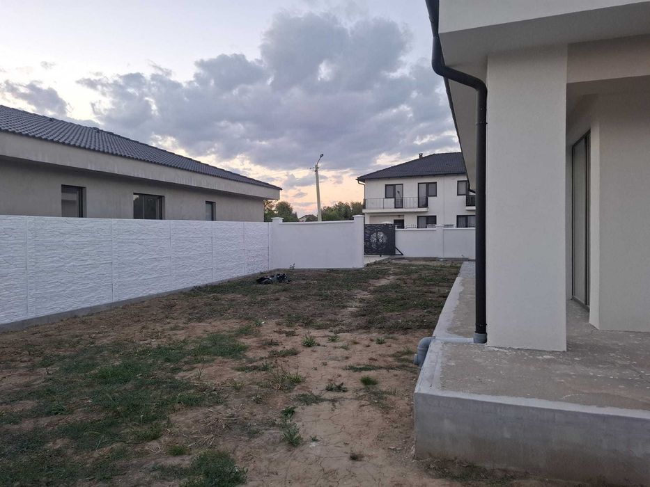 Casa pe parter de vanzare