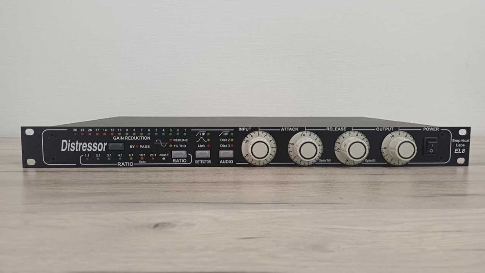 UA APOLLO X8P HERITAGE EDITION + Empirical Labs EL8 Distresso