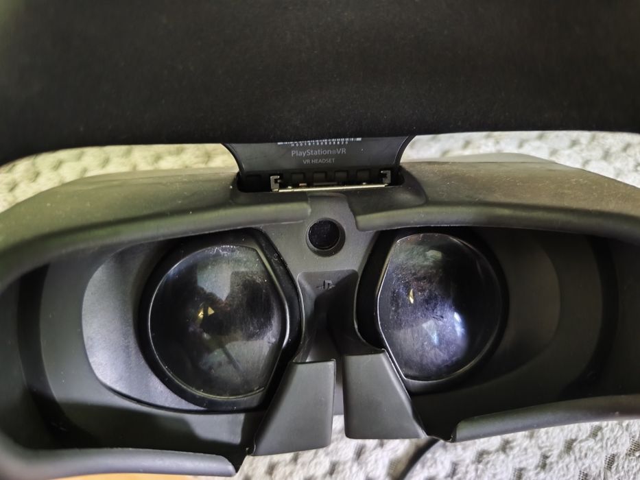 VR очила за PlayStation 4 + игра five nights at Freddy's Help wanted