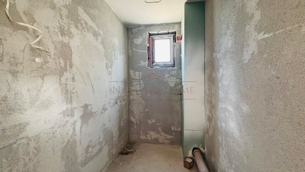 Продава се Четиристаен апартамент в Бургас, Сарафово - 155 кв.м за 1078 €/кв.м - Снимка #6