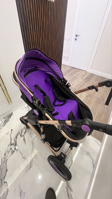 Детская коляска фирмы BELECO