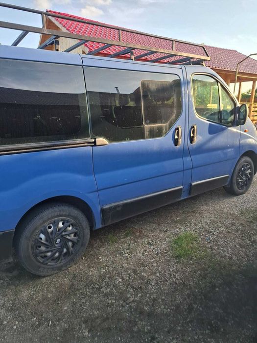 Opel vivaro 1.9 din anul 2005 cu 9 locuri