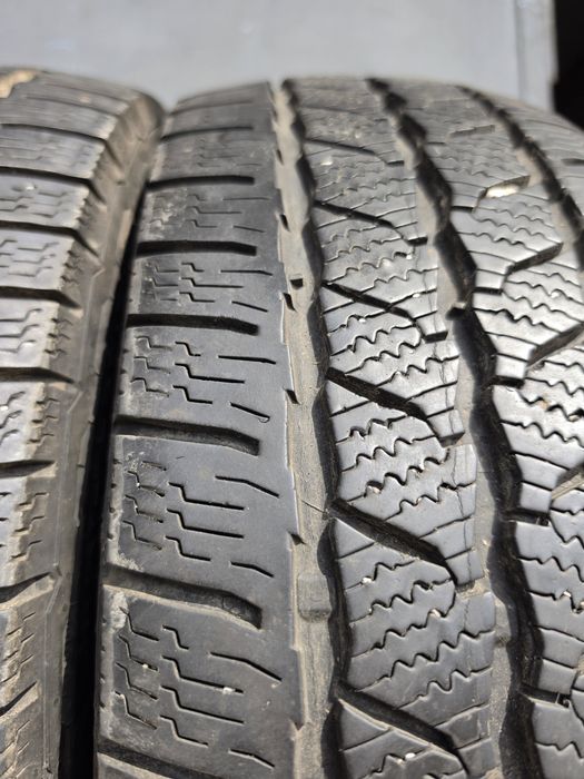 2 бр.  гуми за бус  205/70/15C Continental 9 mm DOT 4516