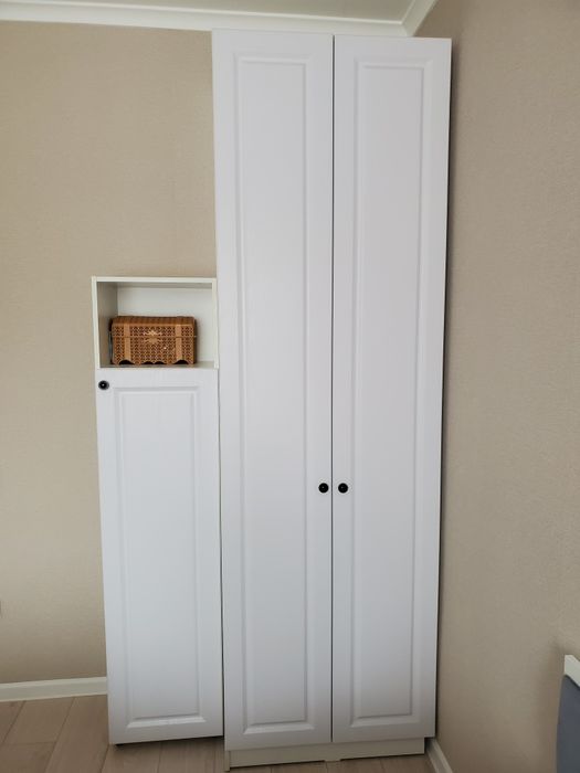 Шкафы для одежды,  большой и поменьше