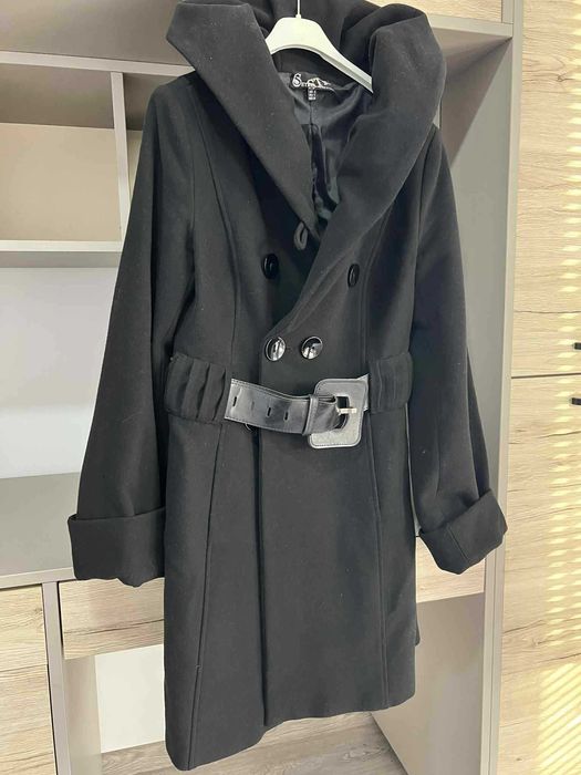Красиво елегантно дамско палто