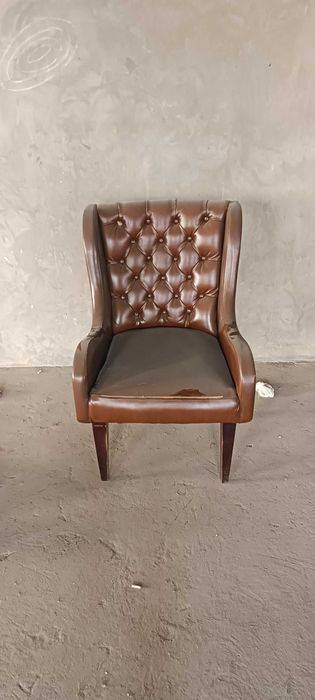 Мягкие стулья в хорошем состоянии