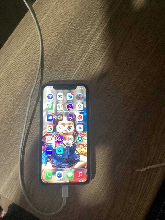 Iphone 11 telefon sotiladi