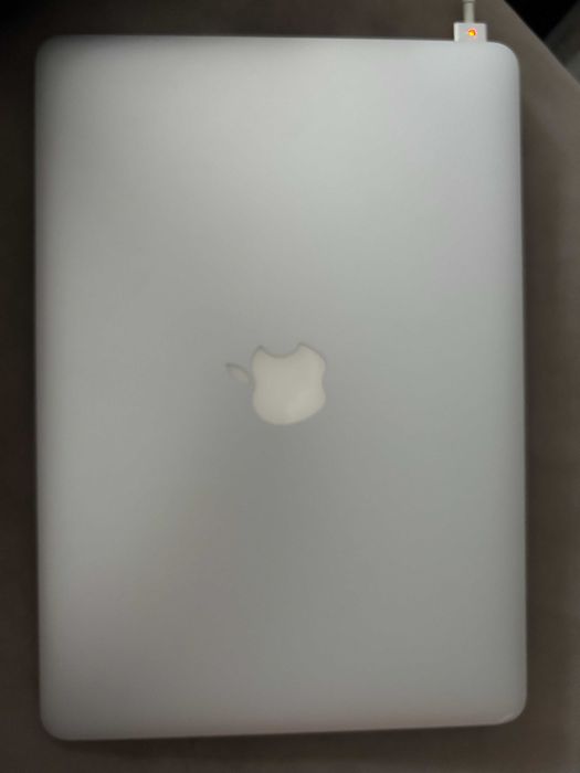 Apple MacBook Air 13" (2015) i5 / 4GB / 128GB SSD