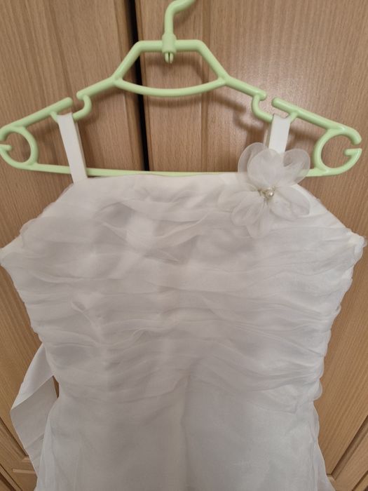 Белое бальное платье