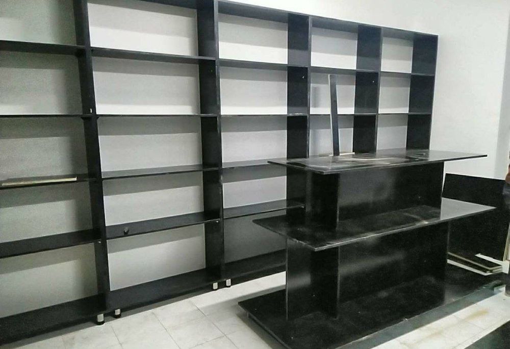 Magazin uchun vitrina polka stelaj
