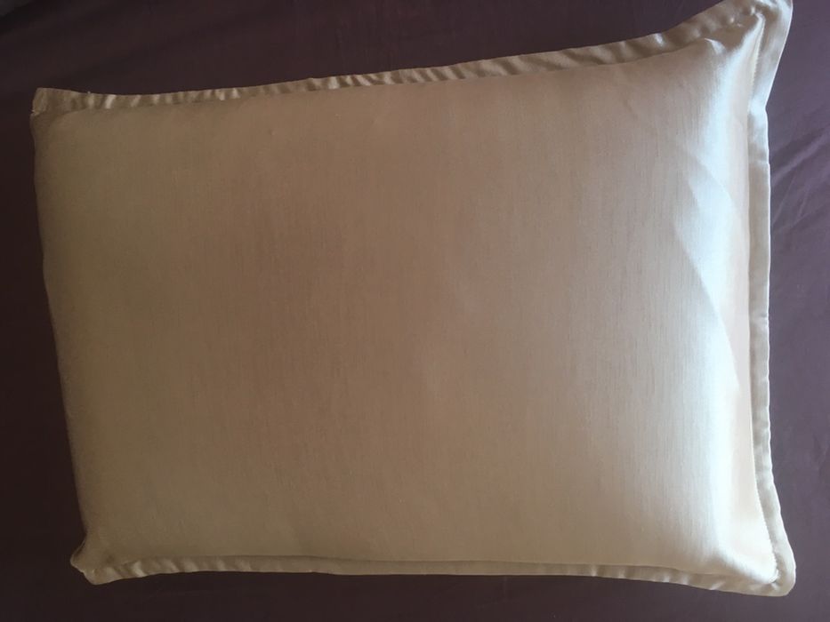 Сатенена калъфка екрю за запазване формата на прическата и косата