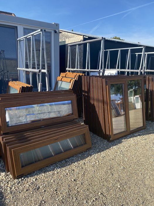 Ferestre termopan stejar auriu noi de la 500 lei