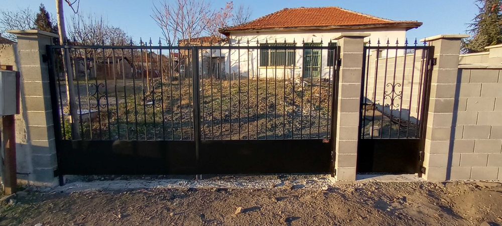 Метални входни врати и портали от гладко и ковано желязо