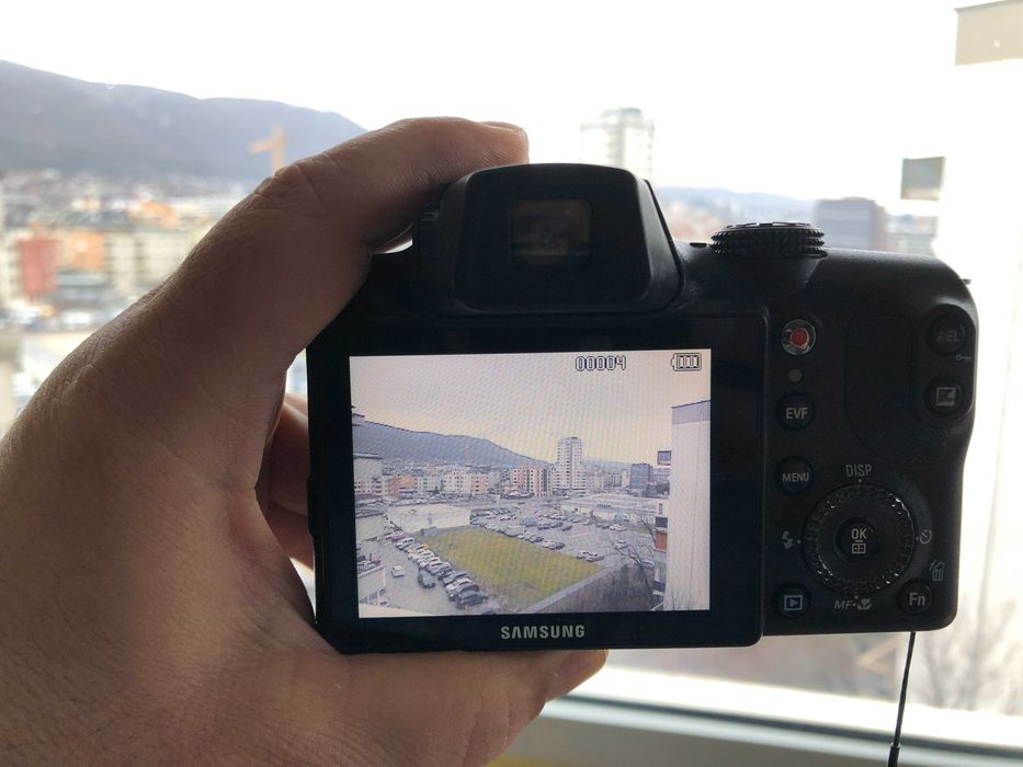 Samsung HZ50W Digital Camera(с основен комплект аксесоари-черен)