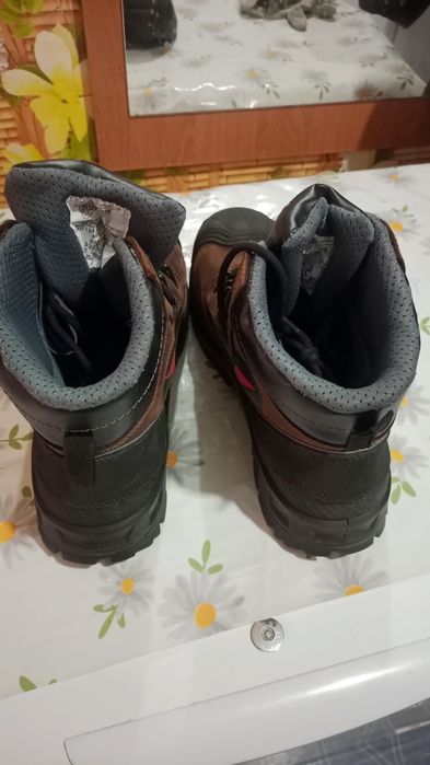 Сиз ботинки металическии