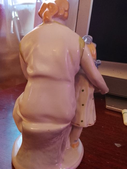 Статуэтка советского союза мама с девочкой