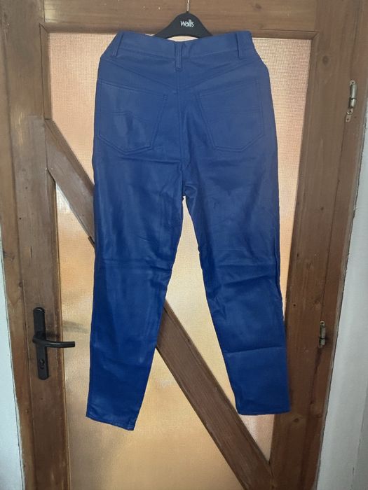 Pantaloni de piele