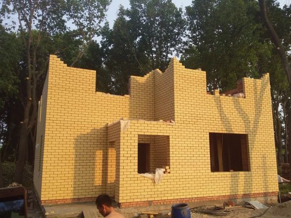 Монолит, фундамент, кладка, заборы.