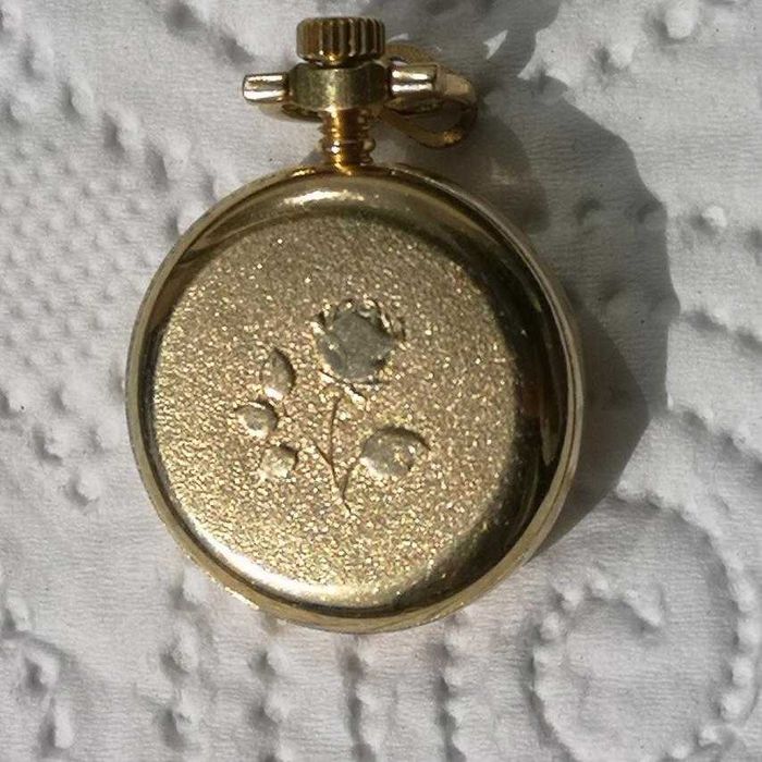 Заря механичен часовник позлатен Нов