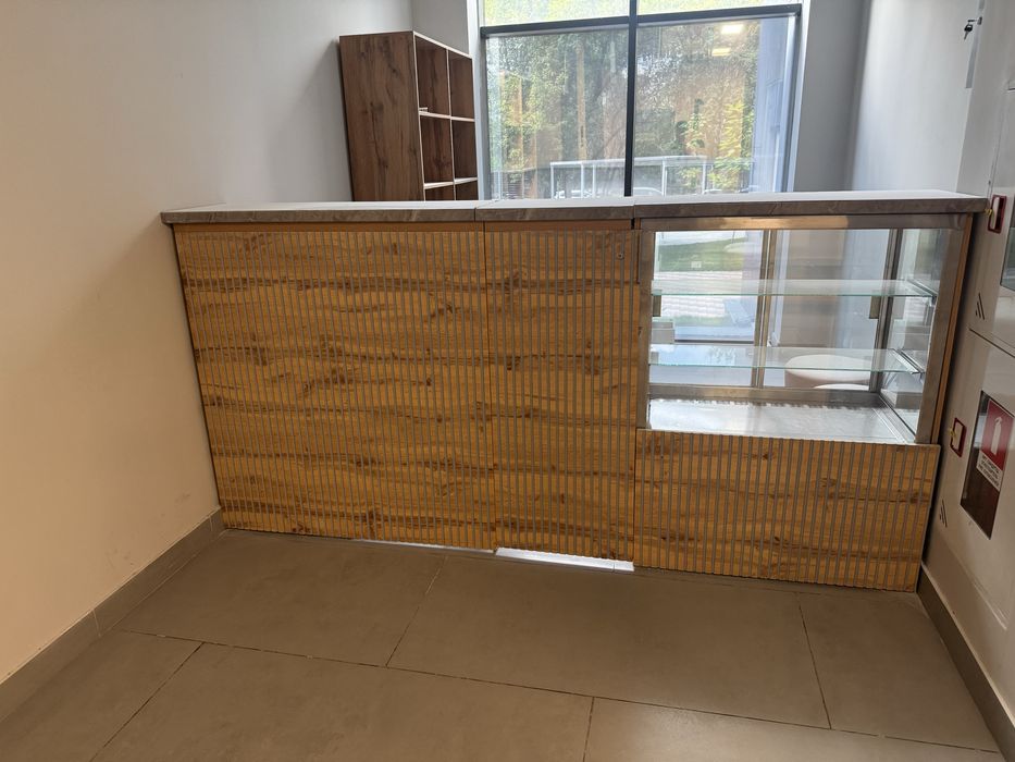 Продам барную стойку с шкафом