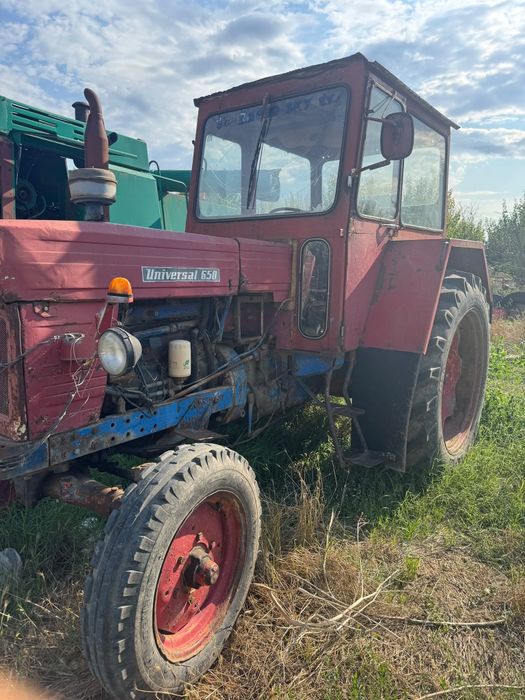 Vând tractor utb650+combinator+semănătoare