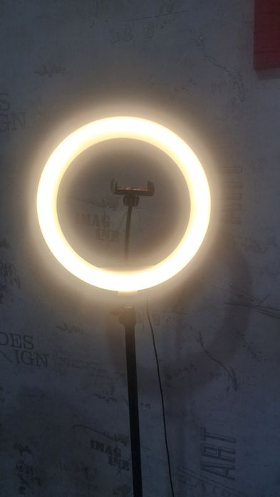 Продам кольцевую лампу.