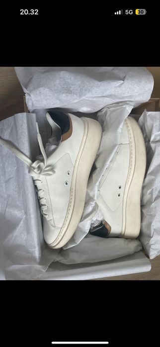 Sneakersi boss marimea 38