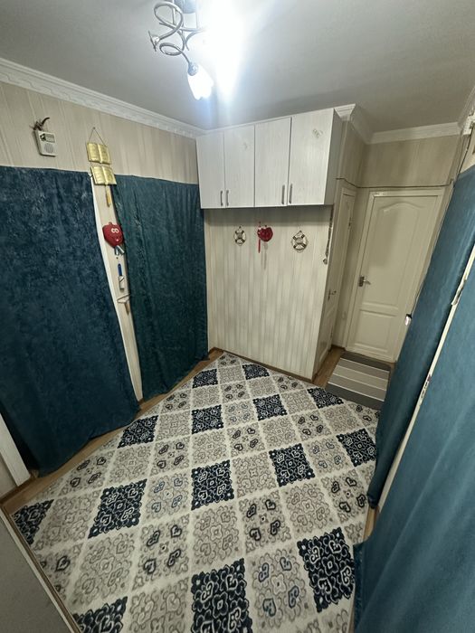 Продается  3 комнатная  квартира 2 этаж