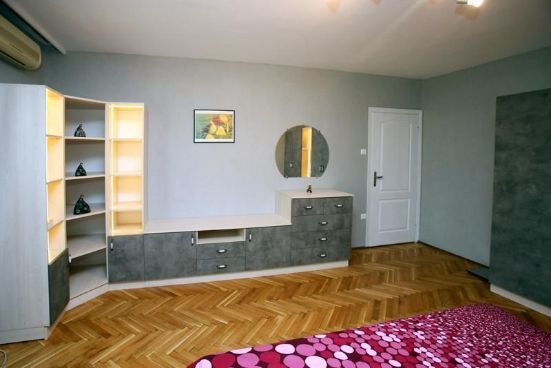 Дава се под наем Тристаен апартамент в София, Център - 140 кв.м за 1150 € - Снимка #8