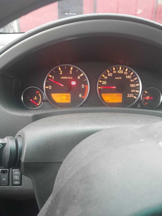 Vând Nissan Pathfinder