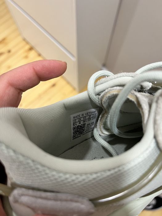 Обувки Vans, Adidas Ozweego