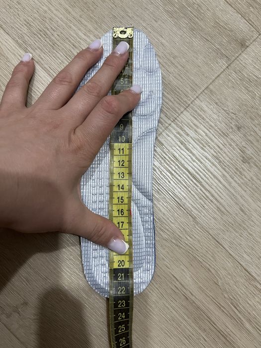 Новые кроссовки 35 размер