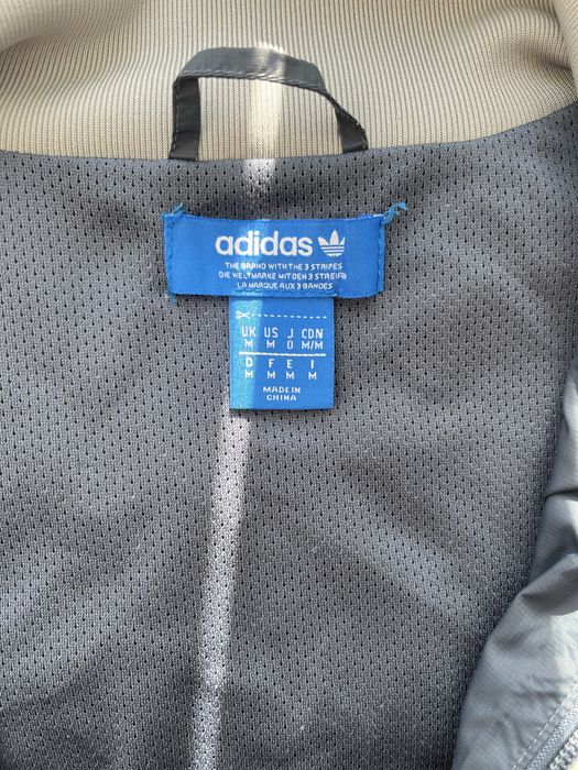 Продам Ветровку Adidas lightweight jacket