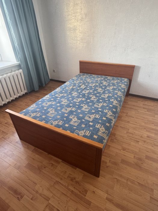 Продам кровать с тумбой